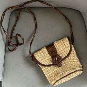 Vintage straw crossbody bag with mirror inside